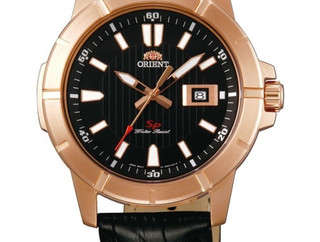 UNE9001B кварцевые часы на кожаном ремне.