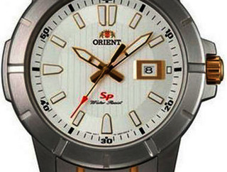UNE9004W кварцевые часы на стальном браслете.